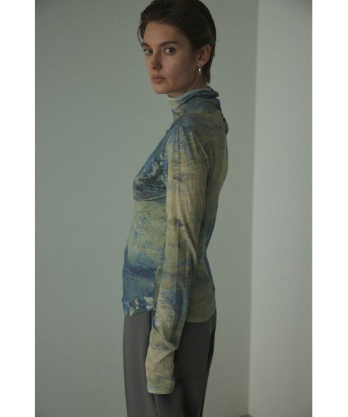 BLACK BY MOUSSY(ブラックバイマウジー)の「art pattern highneck tops(アートパターンハイネックトップス)(Tシャツ/カットソー・レディース・イエロー系その他/ブルー系その他・FREE)」の3枚目の写真