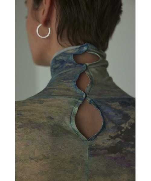 BLACK BY MOUSSY(ブラックバイマウジー)の「art pattern highneck tops(アートパターンハイネックトップス)(Tシャツ/カットソー・レディース・イエロー系その他/ブルー系その他・FREE)」の6枚目の写真