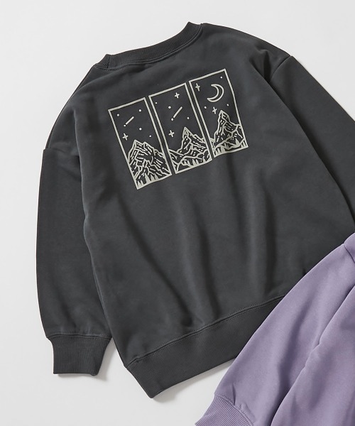 devirock（デビロック）の「デビラボ BOXシルエット プリント トレーナー（スウェット・キッズ・ブラック系その他/オレンジ系その他/パープル系その他3/ベージュ系その他/ベージュ系その他2/パープル系その他/パープル系その他2/ブルー系その他/グリーン系その他/グレー系その他2/グレー系その他/ブルー系その他2/ブラック系その他2/グレー系その他3・90cm/100cm/110cm/120cm/130cm/140cm/150cm/160cm）」の3枚目の写真