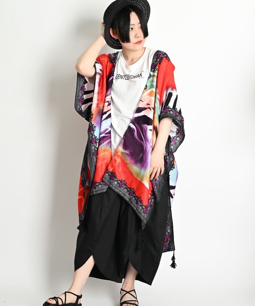 MARAI(マーライ)の「ボタニカル柄 花柄 半袖 ロングカーディガン 五分袖(カーディガン/ボレロ・レディース・レッド/ホワイト×グリーン/グリーン×ピンク/ブラック×ブルー/オレンジ/ネイビー/ピンク/ホワイト×イエロー/ホワイト×レッド・FREE)」の11枚目の写真
