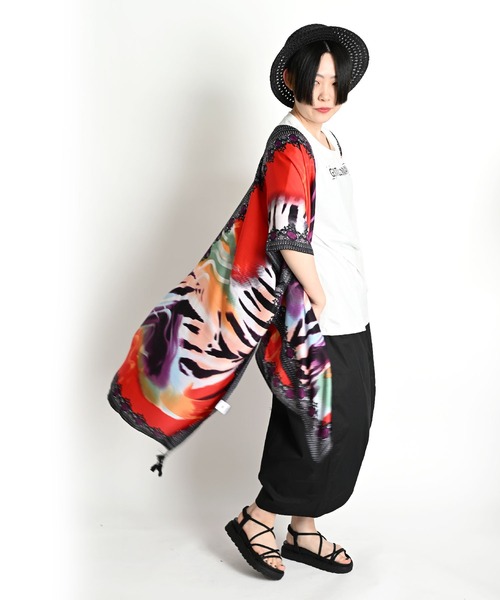 MARAI(マーライ)の「ボタニカル柄 花柄 半袖 ロングカーディガン 五分袖(カーディガン/ボレロ・レディース・レッド/ホワイト×グリーン/グリーン×ピンク/ブラック×ブルー/オレンジ/ネイビー/ピンク/ホワイト×イエロー/ホワイト×レッド・FREE)」の12枚目の写真