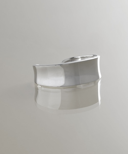 YArKA（ヤーカ）の「【YArKA/ヤーカ】flat design curve bangle [kibuo3] / フラットカーブデザインバングル（バングル/リストバンド・メンズ・シルバー・FREE）」の5枚目の写真
