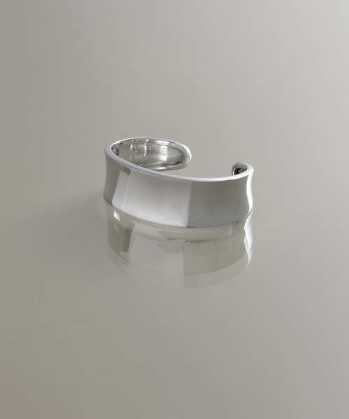 YArKA（ヤーカ）の「【YArKA/ヤーカ】flat design curve bangle [kibuo3] / フラットカーブデザインバングル（バングル/リストバンド・メンズ・シルバー・FREE）」の7枚目の写真