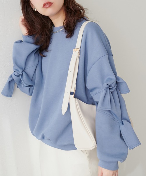 natural couture(ナチュラルクチュール)の「袖リボンダンボールプルオーバー(Tシャツ/カットソー・レディース・オフホワイト/ブルー/グレー/ブラック・FREE)」の4枚目の写真