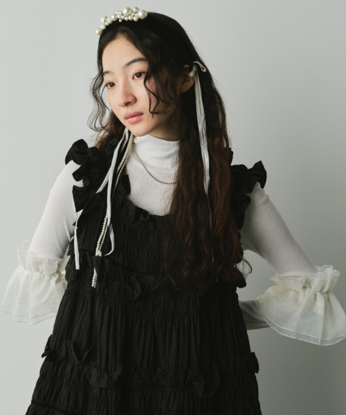 【美品】PERNA パール付きベロアカチューシャ ブラック PERNA（ペルナ）の「パール付きベロアカチューシャ