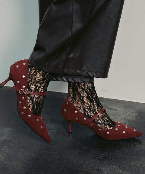 uyu.(ウユ)の「Studded Point Suede Pumps / スタッズポイントスエードパンプス【uyu./ウユ】(パンプス・レディース・ブラック/ブラウン/レッド・L/M)」の3枚目の写真