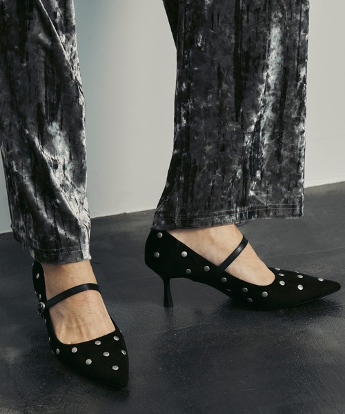 uyu.(ウユ)の「Studded Point Suede Pumps / スタッズポイントスエードパンプス【uyu./ウユ】(パンプス・レディース・ブラック/ブラウン/レッド・L/M)」の1枚目の写真