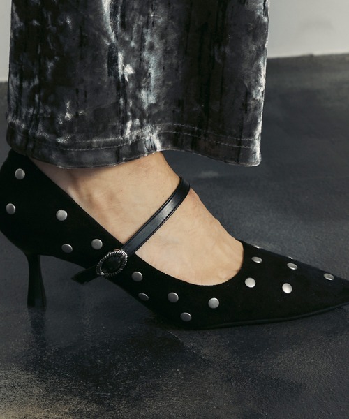 uyu.(ウユ)の「Studded Point Suede Pumps / スタッズポイントスエードパンプス【uyu./ウユ】(パンプス・レディース・ブラック/ブラウン/レッド・L/M)」の16枚目の写真