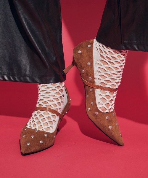 uyu.(ウユ)の「Studded Point Suede Pumps / スタッズポイントスエードパンプス【uyu./ウユ】(パンプス・レディース・ブラック/ブラウン/レッド・L/M)」の17枚目の写真
