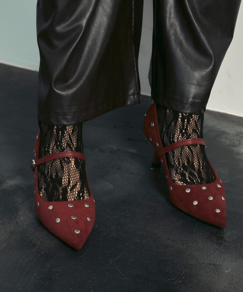 uyu.(ウユ)の「Studded Point Suede Pumps / スタッズポイントスエードパンプス【uyu./ウユ】(パンプス・レディース・ブラック/ブラウン/レッド・L/M)」の21枚目の写真