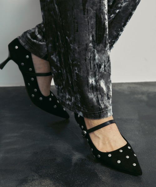 uyu.(ウユ)の「Studded Point Suede Pumps / スタッズポイントスエードパンプス【uyu./ウユ】(パンプス・レディース・ブラック/ブラウン/レッド・L/M)」の22枚目の写真