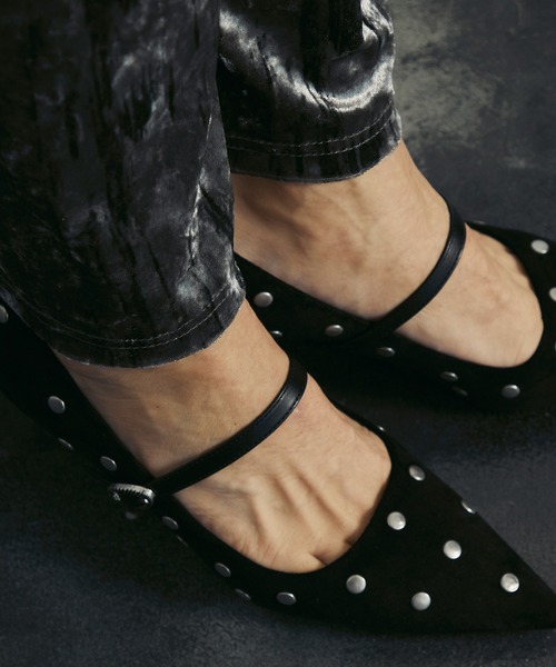 uyu.(ウユ)の「Studded Point Suede Pumps / スタッズポイントスエードパンプス【uyu./ウユ】(パンプス・レディース・ブラック/ブラウン/レッド・L/M)」の15枚目の写真