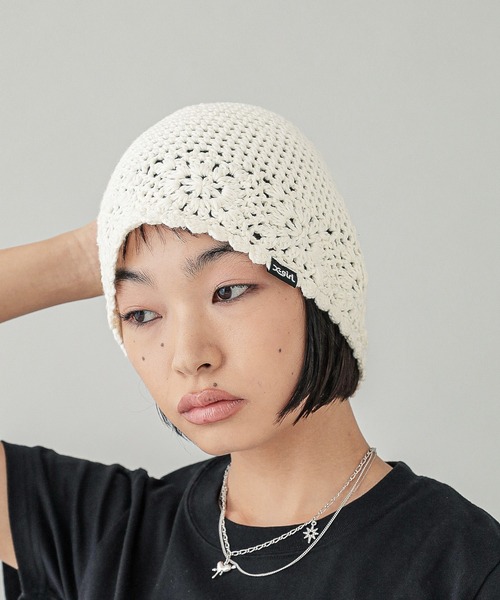 X-girl（エックスガール）の「CROCHET BEANIE（ニットキャップ/ビーニー・レディース・ブラック/ホワイト・ONE SIZE）」の4枚目の写真