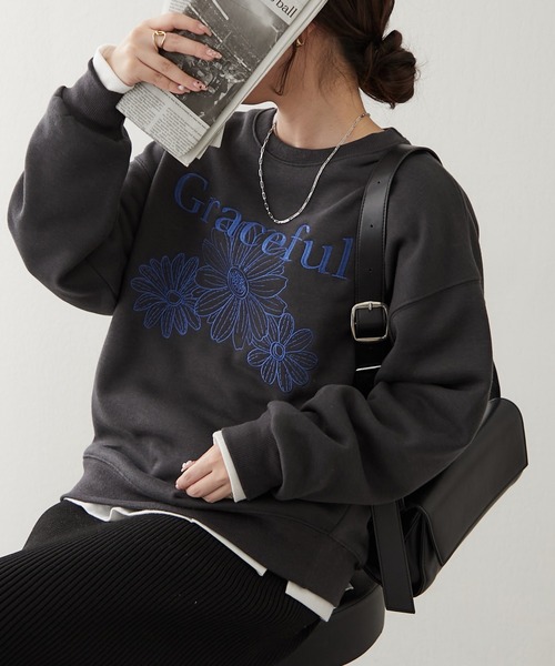 continuer de NICE CLAUP(コンティニューデナイスクラップ)の「裏起毛フラワー刺繍スウェット(スウェット・レディース・スミクロ/オートミール/ブラウン・FREE)」の2枚目の写真