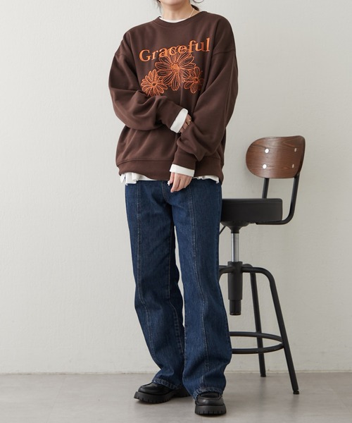 continuer de NICE CLAUP(コンティニューデナイスクラップ)の「裏起毛フラワー刺繍スウェット(スウェット・レディース・スミクロ/オートミール/ブラウン・FREE)」の13枚目の写真