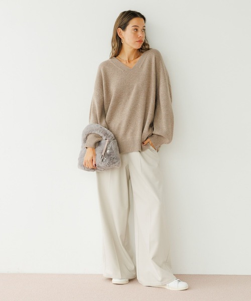 BAYFLOW（ベイフロー）の「[軽くあたたかな着心地]ジーロンラムVネックプルオーバー（ニット/セーター・レディース・ベージュ/チャコール・FREE）」の4枚目の写真