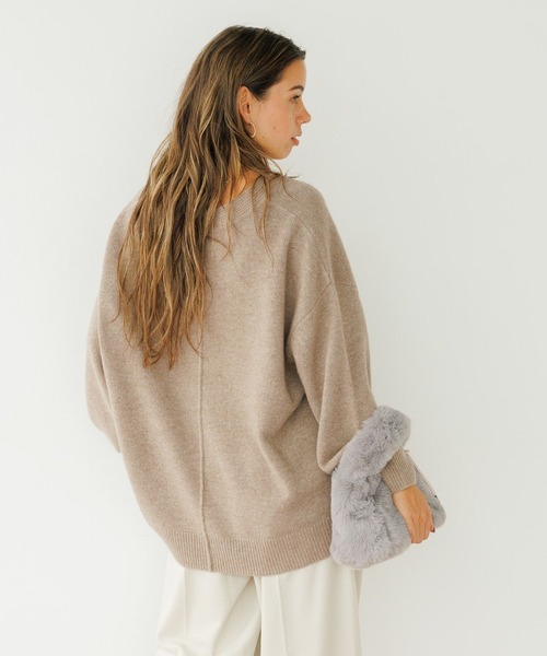 BAYFLOW（ベイフロー）の「[軽くあたたかな着心地]ジーロンラムVネックプルオーバー（ニット/セーター・レディース・ベージュ/チャコール・FREE）」の6枚目の写真