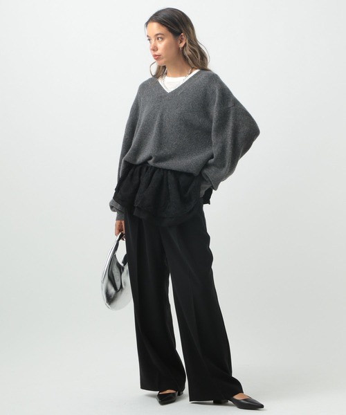 BAYFLOW（ベイフロー）の「[軽くあたたかな着心地]ジーロンラムVネックプルオーバー（ニット/セーター・レディース・ベージュ/チャコール・FREE）」の8枚目の写真