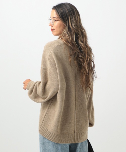 BAYFLOW（ベイフロー）の「[軽くあたたかな着心地]ジーロンラムVネックプルオーバー（ニット/セーター・レディース・ベージュ/チャコール・FREE）」の17枚目の写真