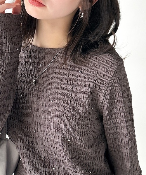 classicalelf（クラシカルエルフ）の「程よい甘さが可愛い。ビジュードットが煌めくシャーリング風長袖トップス（Tシャツ/カットソー・レディース・ブルー/ダークグレー/ブラック/グレイッシュベージュ/アイボリー・LARGE/MEDIUM/SMALL/X-LARGE）」の3枚目の写真
