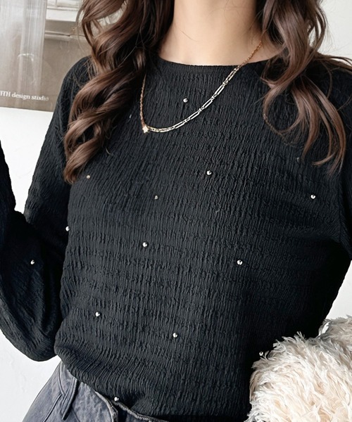 classicalelf（クラシカルエルフ）の「程よい甘さが可愛い。ビジュードットが煌めくシャーリング風長袖トップス（Tシャツ/カットソー・レディース・ブルー/ダークグレー/ブラック/グレイッシュベージュ/アイボリー・LARGE/MEDIUM/SMALL/X-LARGE）」の2枚目の写真