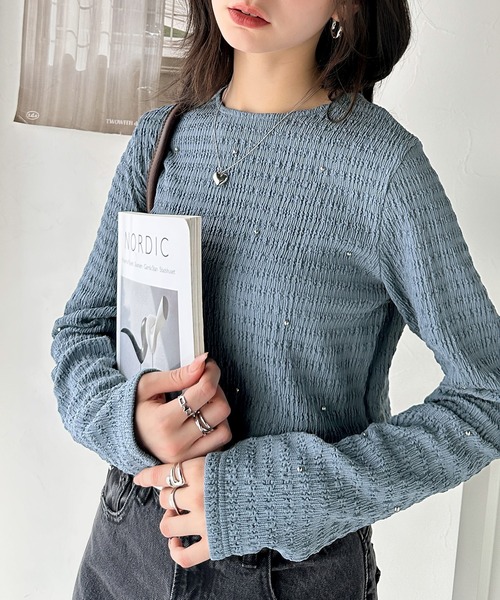 classicalelf（クラシカルエルフ）の「程よい甘さが可愛い。ビジュードットが煌めくシャーリング風長袖トップス（Tシャツ/カットソー・レディース・ブルー/ダークグレー/ブラック/グレイッシュベージュ/アイボリー・LARGE/MEDIUM/SMALL/X-LARGE）」の8枚目の写真