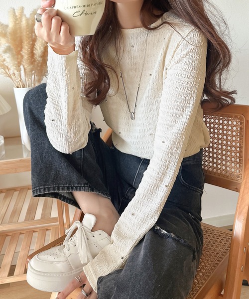 classicalelf（クラシカルエルフ）の「程よい甘さが可愛い。ビジュードットが煌めくシャーリング風長袖トップス（Tシャツ/カットソー・レディース・ブルー/ダークグレー/ブラック/グレイッシュベージュ/アイボリー・LARGE/MEDIUM/SMALL/X-LARGE）」の18枚目の写真