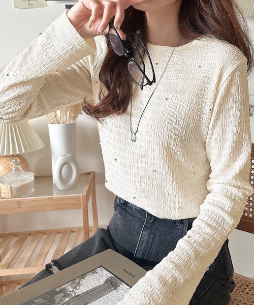 classicalelf（クラシカルエルフ）の「程よい甘さが可愛い。ビジュードットが煌めくシャーリング風長袖トップス（Tシャツ/カットソー・レディース・ブルー/ダークグレー/ブラック/グレイッシュベージュ/アイボリー・LARGE/MEDIUM/SMALL/X-LARGE）」の19枚目の写真