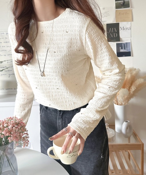 classicalelf（クラシカルエルフ）の「程よい甘さが可愛い。ビジュードットが煌めくシャーリング風長袖トップス（Tシャツ/カットソー・レディース・ブルー/ダークグレー/ブラック/グレイッシュベージュ/アイボリー・LARGE/MEDIUM/SMALL/X-LARGE）」の20枚目の写真