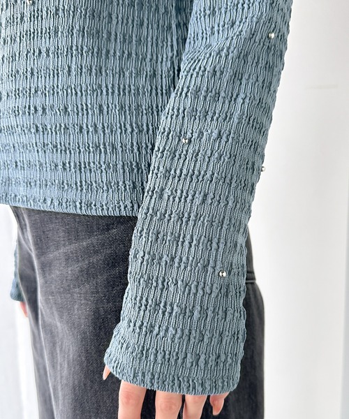 classicalelf（クラシカルエルフ）の「程よい甘さが可愛い。ビジュードットが煌めくシャーリング風長袖トップス（Tシャツ/カットソー・レディース・ブルー/ダークグレー/ブラック/グレイッシュベージュ/アイボリー・LARGE/MEDIUM/SMALL/X-LARGE）」の15枚目の写真