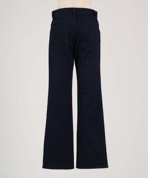 1chaku.（イッチャク）の「ローライズフレアデニムパンツ（デニムパンツ・レディース・ネイビー・マルチサイズ）」の7枚目の写真
