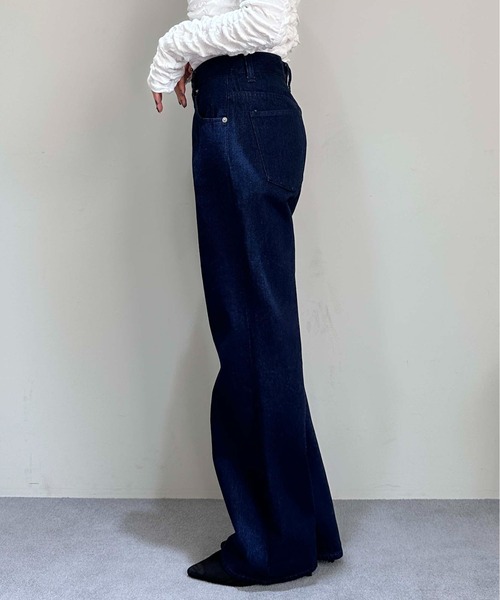 1chaku.（イッチャク）の「ローライズフレアデニムパンツ（デニムパンツ・レディース・ネイビー・マルチサイズ）」の3枚目の写真
