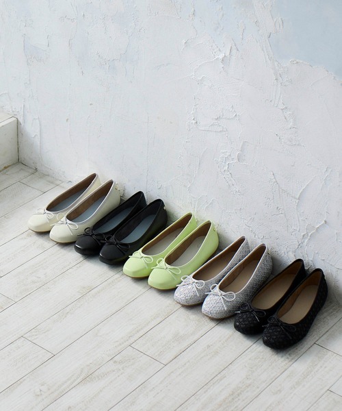 ing（イング）の「リラックスバレエシューズ（バレエシューズ・レディース・シルバー系その他7/イエロー/ブラック系その他/アイボリー/ブラック/アンティークゴールド/霜降りグレー・24cm/23.5cm/23cm/22.5cm/25cm/24.5cm）」の18枚目の写真