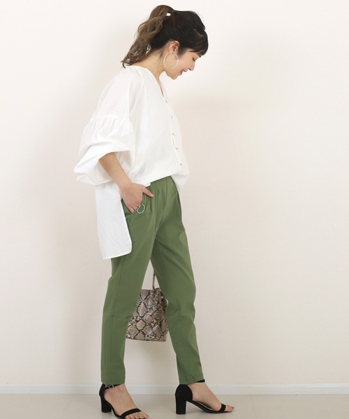 Aletta vita（アレッタビータ）の「極伸びストレッチテーパードパンツ（その他パンツ・レディース・オフホワイト/ブルー/ブラック/カーキ/グリーン/ベージュ/チャコール/ネイビー/ホワイト・XS/S/M/L）」の6枚目の写真