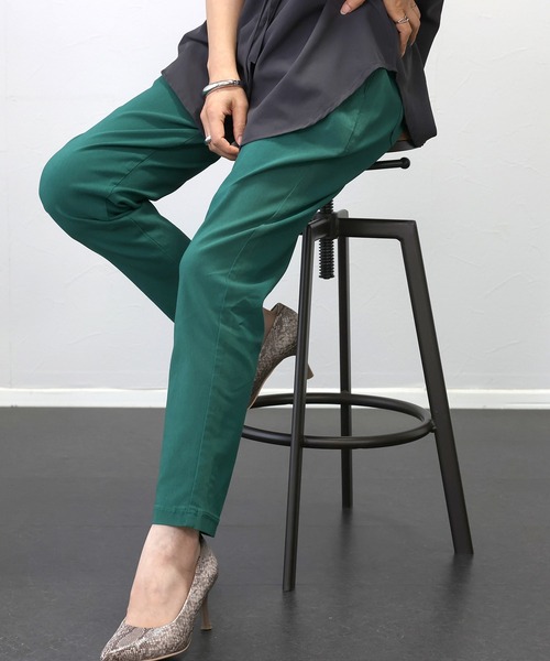 Aletta vita（アレッタビータ）の「極伸びストレッチテーパードパンツ（その他パンツ・レディース・オフホワイト/ブルー/ブラック/カーキ/グリーン/ベージュ/チャコール/ネイビー/ホワイト・XS/S/M/L）」の7枚目の写真