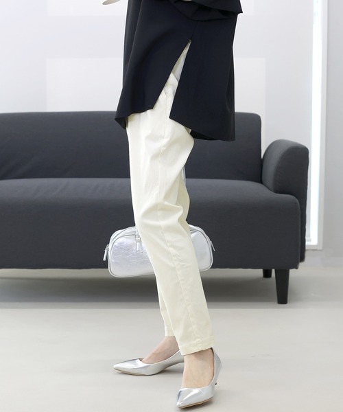 Aletta vita（アレッタビータ）の「極伸びストレッチテーパードパンツ（その他パンツ・レディース・オフホワイト/ブルー/ブラック/カーキ/グリーン/ベージュ/チャコール/ネイビー/ホワイト・XS/S/M/L）」の16枚目の写真