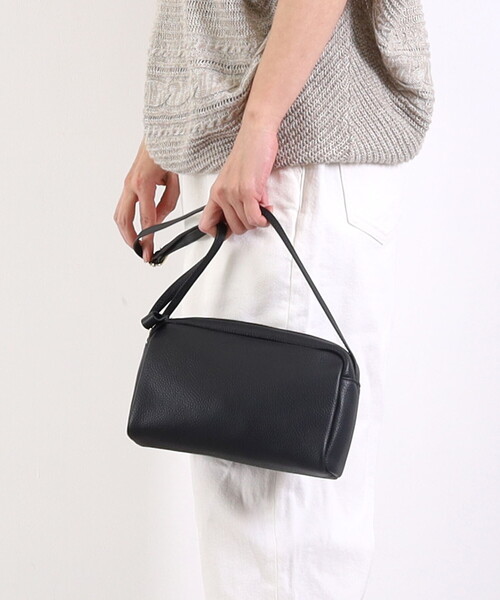 COOCO（クーコ）の「【牛革】シュリンクレザー横型ＢＯＸショルダーバッグ（ショルダーバッグ・レディース・オフホワイト/シルバー/ライトピンク/ブラック/グレー系/ブルー・FREE）」の2枚目の写真