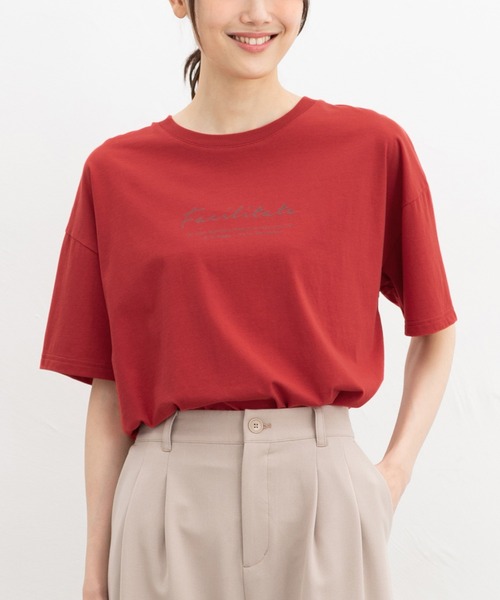 Honeys(ハニーズ)の「【ハニさら・接触冷感・UVカット】ロゴプリントTシャツ(Tシャツ/カットソー・レディース・レッド/ライトグリーン/ブラック/ホワイト×ブルー/ホワイト×ブラック/グリーン/ボルドー・S/M/LL/L)」の6枚目の写真
