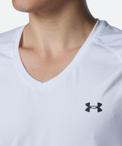 UNDER ARMOUR(アンダーアーマー)の「UAヒートギア フィッティド ロングスリーブ Vネックシャツ(ゴルフ/メンズ)(Tシャツ/カットソー・メンズ・ホワイト・3XL)」の4枚目の写真