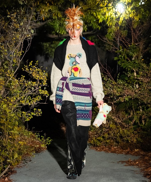 amok（アモク）の「FLOCKING ECO LEATHER PANTS（その他パンツ・メンズ・ブラック/イエロー・S/M/L）」の5枚目の写真
