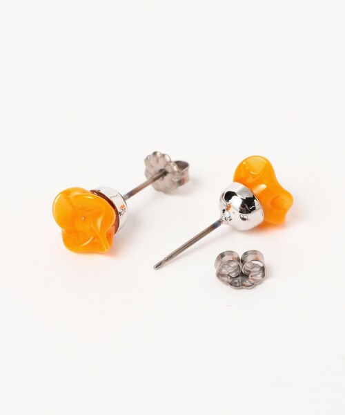 Ray BEAMS（レイビームス）の「Paris プチ フラワー ピアス（ピアス（両耳用）・レディース・ブラック/ホワイト/オレンジ・ONE SIZE）」の6枚目の写真