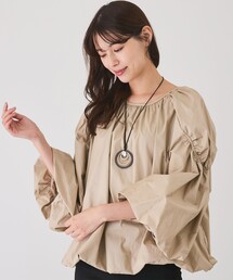 袖ギャザー長袖ブラウス