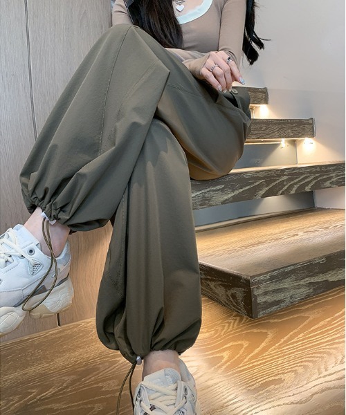 NiiNa(ニーナ)の「【 NiiNa / ニーナ 】ハイウェストゴムミリタリーパンツ(その他パンツ・レディース・グレー/カーキ/ベージュ/ブラック/グレイッシュベージュ・LARGE/MEDIUM/SMALL)」の5枚目の写真