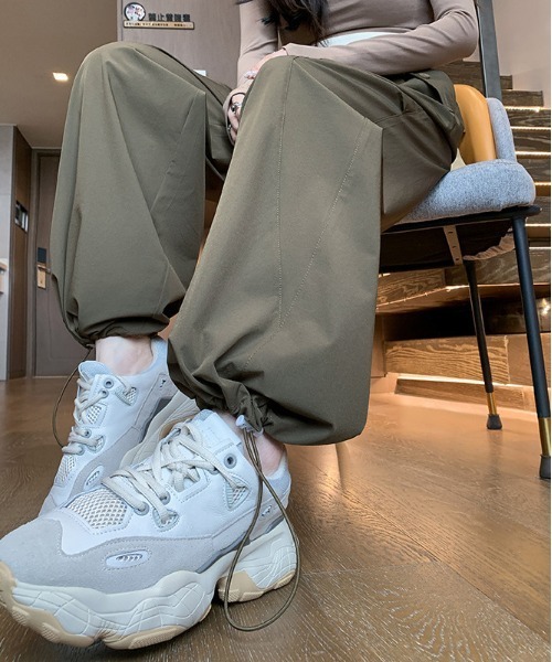 NiiNa(ニーナ)の「【 NiiNa / ニーナ 】ハイウェストゴムミリタリーパンツ(その他パンツ・レディース・グレー/カーキ/ベージュ/ブラック/グレイッシュベージュ・LARGE/MEDIUM/SMALL)」の17枚目の写真