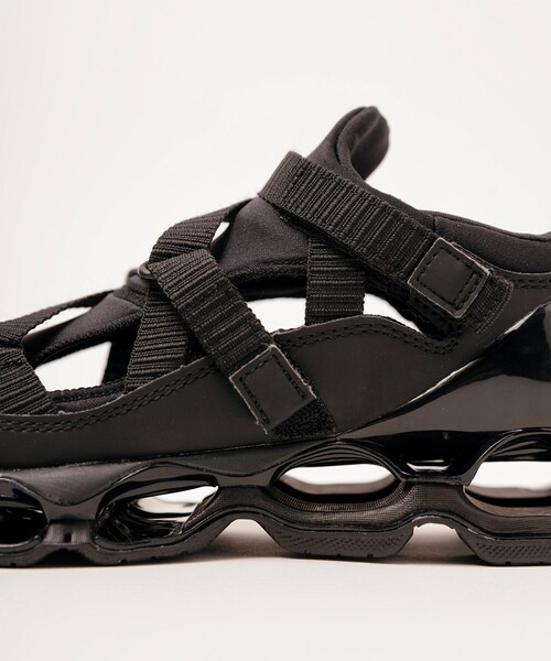 MIZUNO（ミズノ　）の「【MIZUNO(ミズノ)】WAVE PROPHECY STRAP（スニーカー・レディース・ブラック/ブラック系その他・23/24/25）」の14枚目の写真