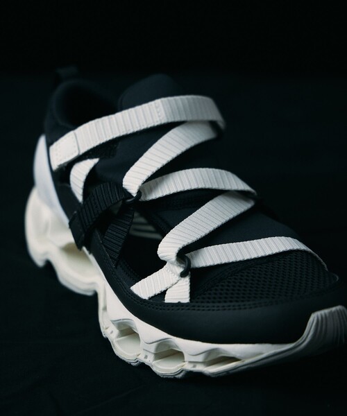 MIZUNO（ミズノ　）の「【MIZUNO(ミズノ)】WAVE PROPHECY STRAP（スニーカー・レディース・ブラック/ブラック系その他・23/24/25）」の3枚目の写真