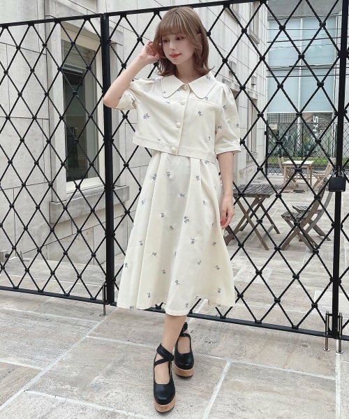 F i.n.t（フィント）の「【セットアップ対応】小花刺繍ショートシャツジャケット　夏服（その他アウター・レディース・ブルーグレー/アイボリー・FREE）」の4枚目の写真