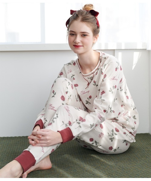 PEACH JOHN（ピーチジョン）の「【腹巻き付き◎肌ざわりの良いコットン混生地】サーマルＨＡＲＡマキパジャマ（ルームウェア/パジャマ・レディース・オフホワイト/ネイビー/ライトピンク/ライトブルーグレー/アイボリー/レッド・S/M/M/L）」の9枚目の写真