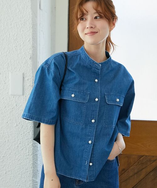 le.coeur blanc(ルクールブラン)の「スタンドネックパールボタンハーフスリーブシャツ(シャツ/ブラウス・レディース・ブルー/サックスブルー・38)」の1枚目の写真