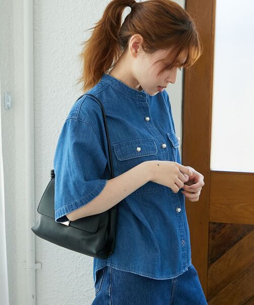 le.coeur blanc(ルクールブラン)の「スタンドネックパールボタンハーフスリーブシャツ(シャツ/ブラウス・レディース・ブルー/サックスブルー・38)」の7枚目の写真